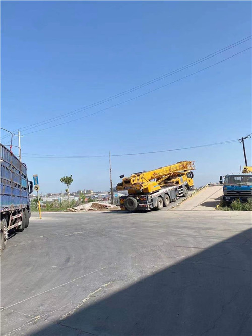 易门县25吨吊车的租赁价格大概是多少？