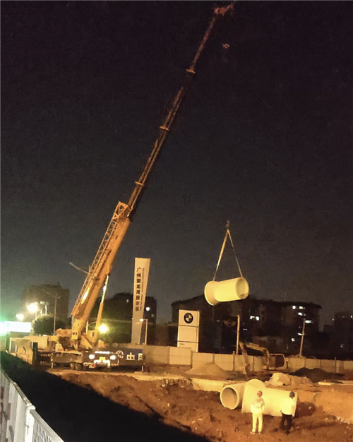 易门县“弯臂矫正”—— 吊车的 “形变补偿” 技术